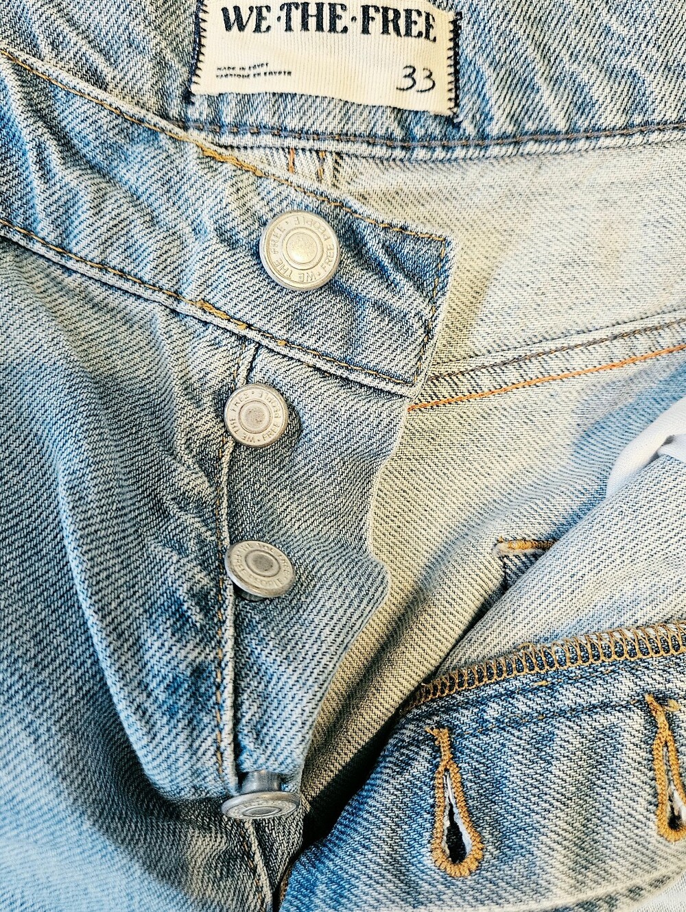 We The Free Size 33 Light Wash Denim Bermuda Shorts Jorts Raw Hem Button Fly - Picture 3 of 5